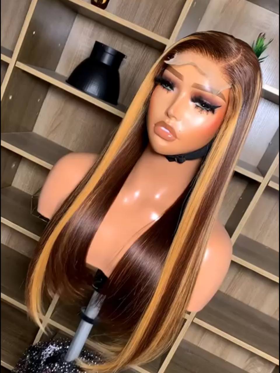 AWOOF46: 18” HIGHLIGHT SDD SUPER STRAIGHT 4X4 WIG