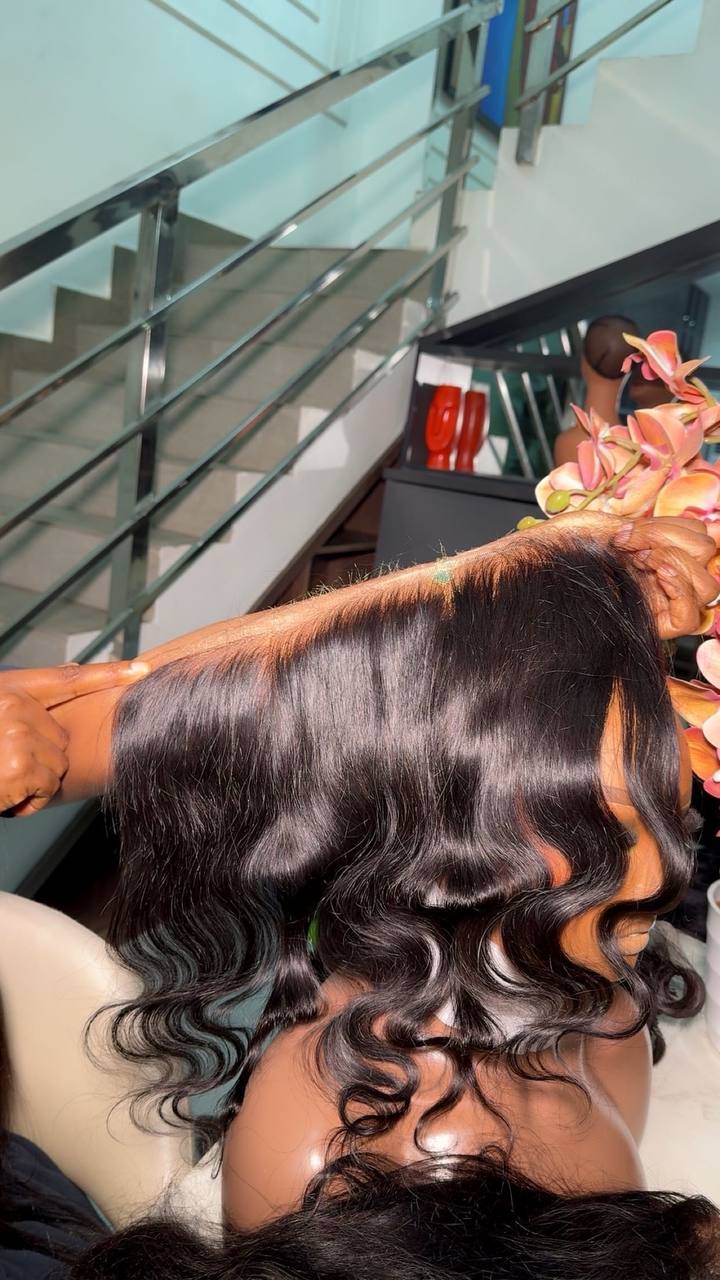 TYW28: HD LACE FRONTAL WAVY