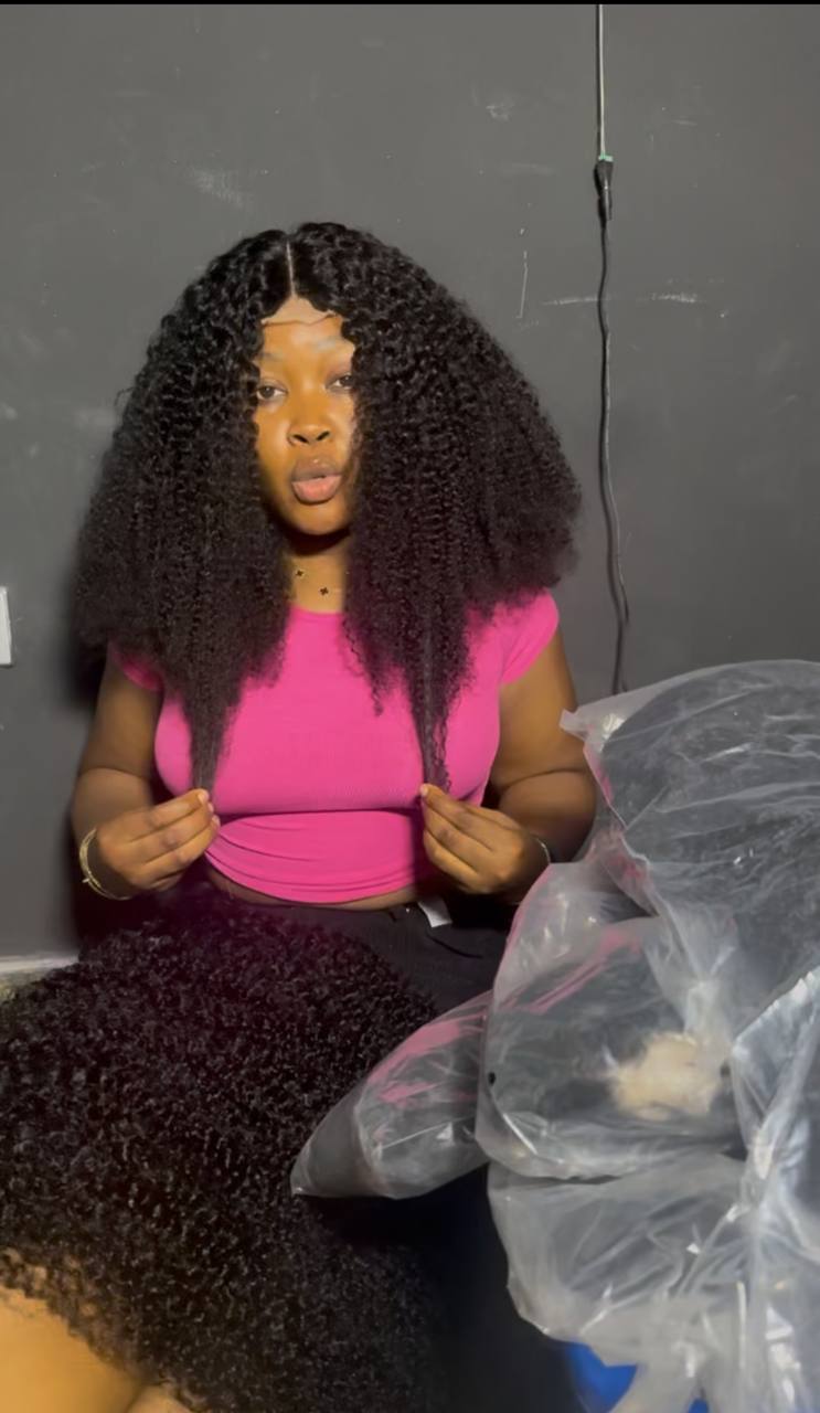 WB1 - Superfull Amazing curls 2x6 kimk wig