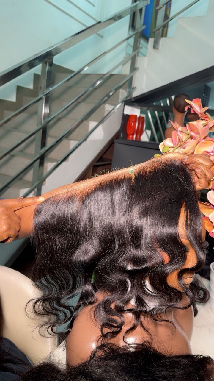 TYW28: HD LACE FRONTAL WAVY